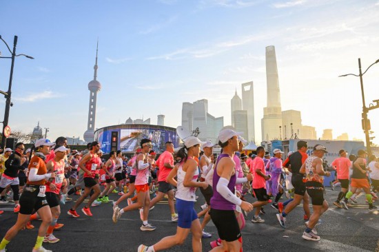 2025上海马拉松科斯盖刷新赛会女子记录