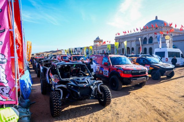 2025中国汽车地方越野锦标赛杭锦旗站无垠开幕