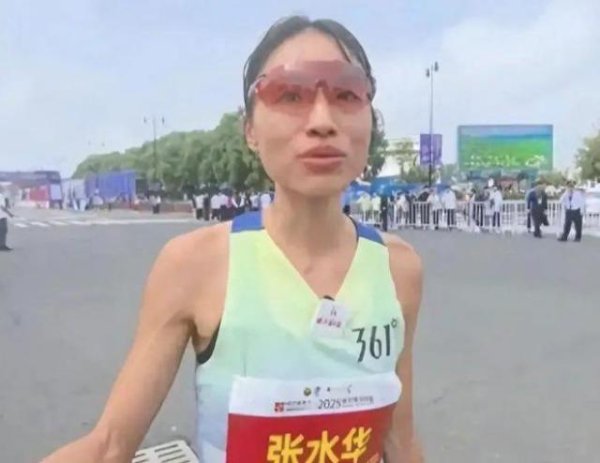 最快女顾问丈夫：咱们不是网红！不带货不直播，简单东谈主有刚直劳动