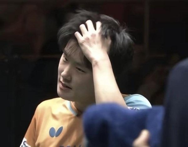 心态崩了！张本智和连丢6局，被寰宇第6双杀，遭日本队友亏本谛视