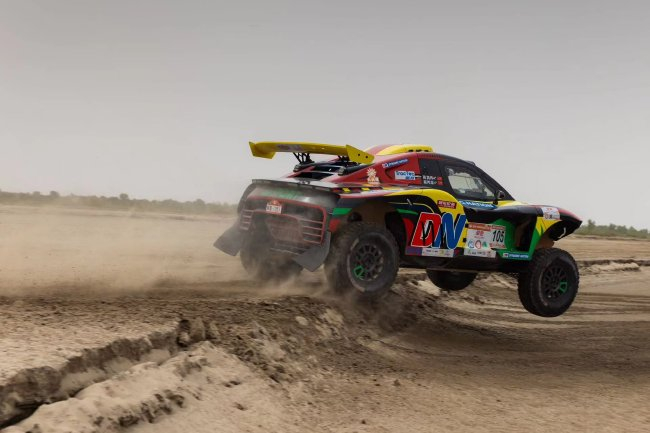 2025年中国环塔国外拉力赛5月24日隔断了SS4第4赛段比赛的争夺