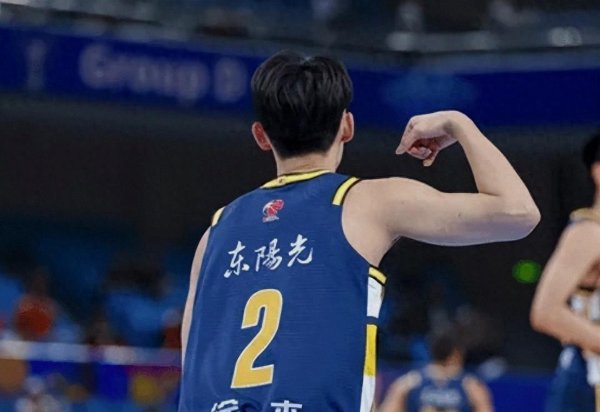 广东27助攻碾压江苏，徐杰稳到离谱、萨姆纳力挺，三东谈主满分三东谈主崩盘咋看？