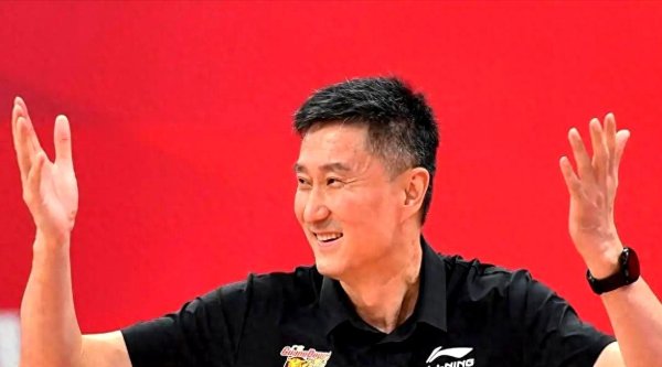 杜锋审定脱手！广东通宵废弃三名球员，18岁新星崛起让宿将坐穿板凳