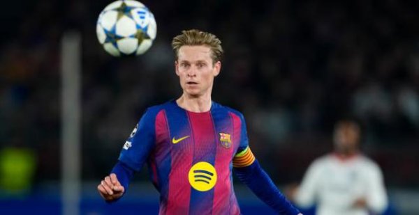 巴萨中场变局：德容情景下滑，主力位置动摇？