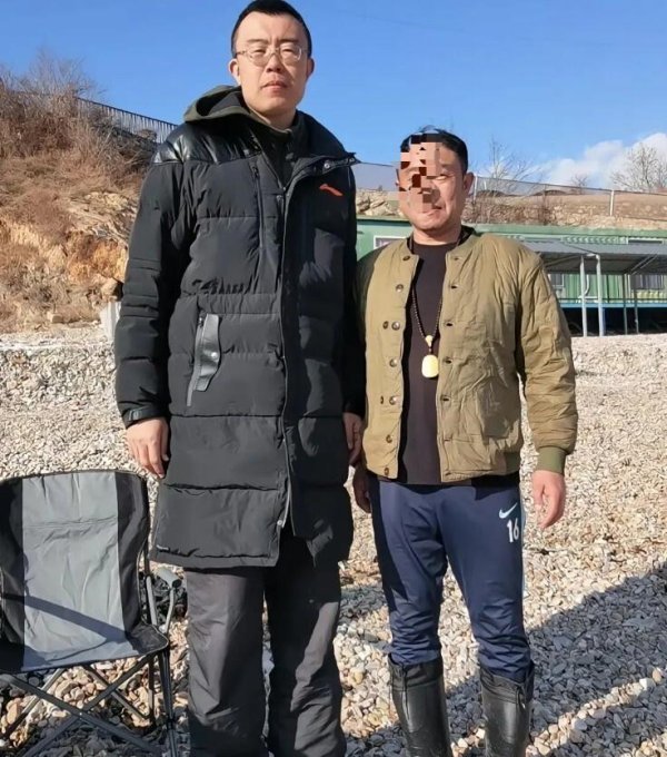 好久不见！辽篮四冠功勋退役后享受糊口 被球迷偶遇合影