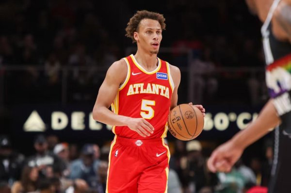 近4战场均20+13+13！首轮20号秀逆袭才23岁，名记：给字母皆不换