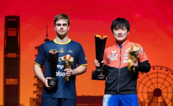 国乒丢冠军仅1夜 樊振东名字登热搜！王皓就地怒批林诗栋画面曝光