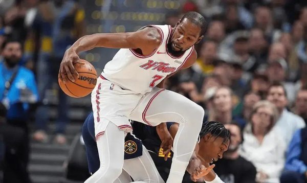 谁将捧起MVP奖杯，数据战绩已给出谜底，约基奇亚历山大领跑