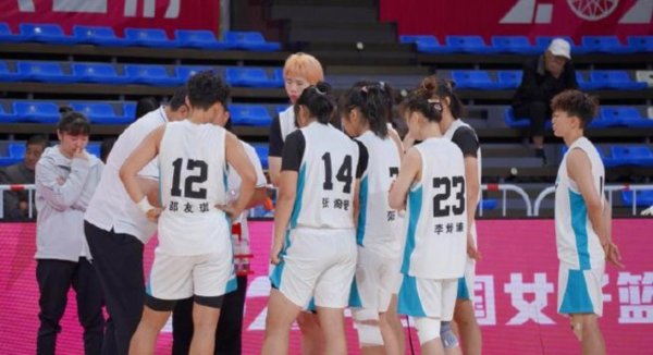 河北女篮主诠释被卷铺盖，这情况在WCBA罕有，领有王丽丽三大外助却一败再败开局惨淡导致下课
