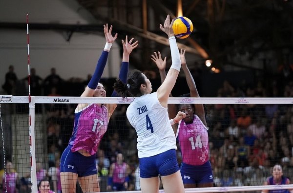 朱婷轰下13分却看着敌手狂欢！斯坎迪奇30-28绝境翻盘，砸碎科内三连冠好意思梦，世俱杯从此拔帜树帜