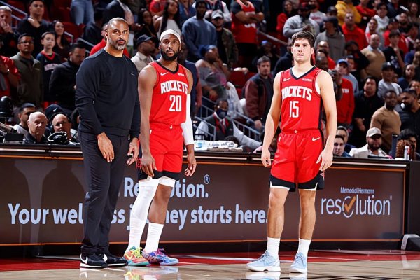 有些离谱了！明明莫得东谈主不错捏球，火箭却还让探花郎闲坐板凳席？