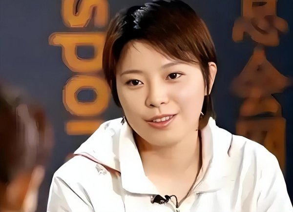 她曾是乒乓冠军，却因主合手误判冉冉顶风飞舞，杨影为何会走到这步