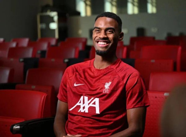 23岁身价上亿！斯洛特用对一东说念主周转利物浦，英超争冠只差一步