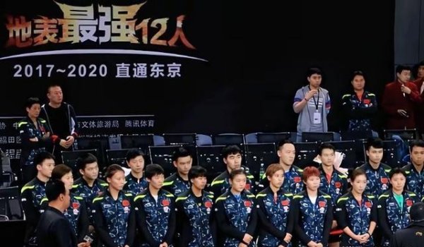 时光深处的合影 那些没能站上C位的女孩 其后都成了光