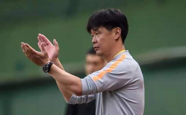 李霄鹏很抢手！5家俱乐部抛出橄榄枝，鲁媒：东说念主脉广是最大鉴定