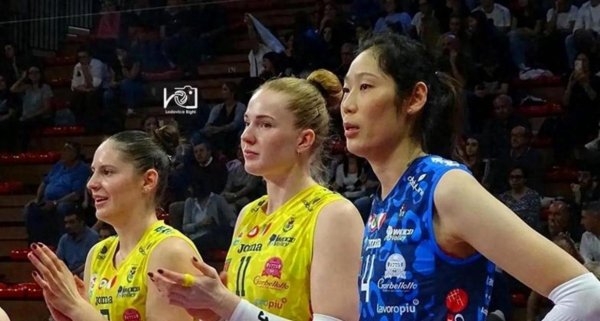 朱婷拿下单场MVP后异常激昂，竟然拿了再多的MVP皆不嫌多啊，赛后罗致记者采访时情愫难掩喜悦还扮演了婷式英语道喜众人圣诞节愉快