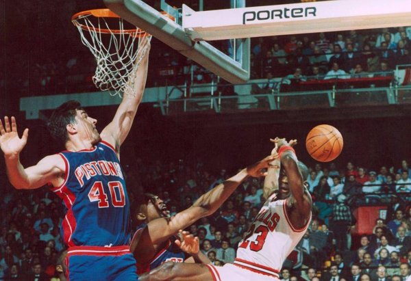 文班亚马果真霍姆格伦的“心魔”？数据揭秘资质对决背后的神气战！