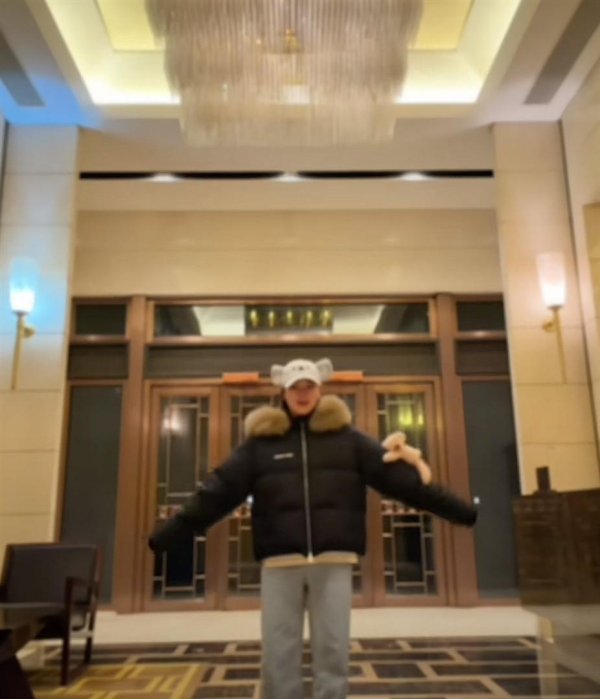 全红婵跳舞视频引顺心 奥运冠军教师之余展现活泼一面