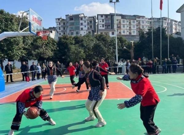 酉阳：“华渝产业杯”和好意思乡村篮球赛开幕