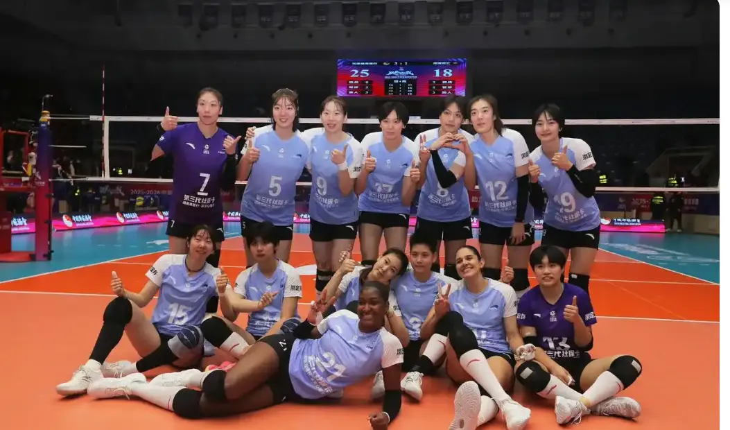 中国女排联赛名次再度更新，天津初度登顶，北京几乎爆出大冷门