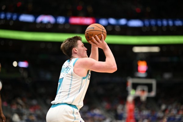 好意思记：克尼佩尔射中率效果皆高 三球该多传球给他而不是小桥&米勒