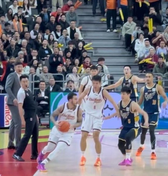 媒体东谈主：拿相片佐证有莫得踩线其实没啥用 要陈述只可用视频