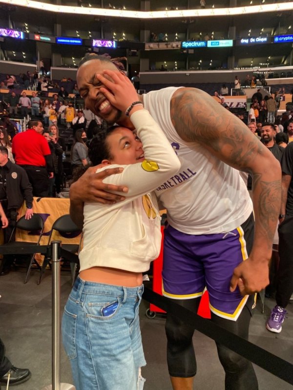 霍华德晒照祝男儿诞辰夸口：爸爸恒久为你自恃 一直会在你身边