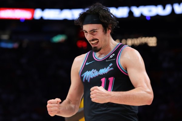 鲍威尔：哈克斯赛场影响力十足 他应在最好第六东谈主盘问限制